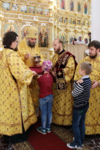 Преосвященный Савва совершил Божественную литургию в Свято-Николаевском кафедральном соборе