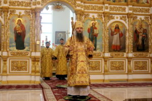 Преосвященный Савва совершил Божественную литургию в Свято-Николаевском кафедральном соборе г. Валуйки.