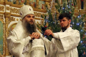 В праздник Рождества Христова Преосвященный Савва совершил Божественную литургию в Свято-Николаевском кафедральном соборе г. Валуйки