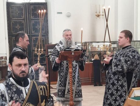 Епископ Савва совершил пассию в Свято-Николаевском кафедральном соборе города Валуйки