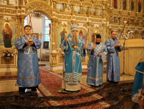 В канун праздника Благовещения Пресвятой Богородицы Преосвященнейший епископ Савва совершил всенощное бдение в Свято-Николаевском кафедральном соборе города Валуйки
