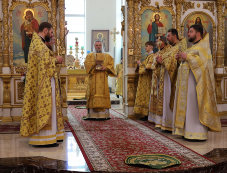 В день празднования 100-летия преставления святителя Тихона, Патриарха Московского и всея Руси в Свято-Николаевском кафедральном соборе города Валуйки состоялось торжественное соборное богослужение