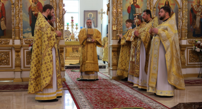В день празднования 100-летия преставления святителя Тихона, Патриарха Московского и всея Руси в Свято-Николаевском кафедральном соборе города Валуйки состоялось торжественное соборное богослужение
