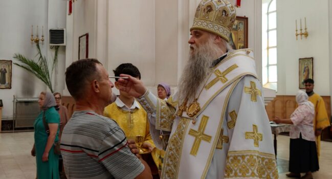 В канун праздника Вознесения Господня епископ Савва совершил всенощное бдение в Свято-Николаевском кафедральном соборе города Валуйки