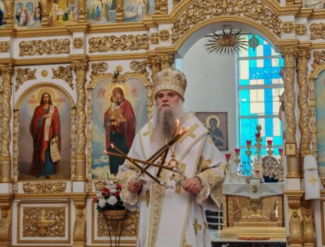 В канун праздника Преображения Господня епископ Валуйский и Алексеевский Савва совершил всенощное бдение в Свято-Николаевском кафедральном соборе города Валуйки