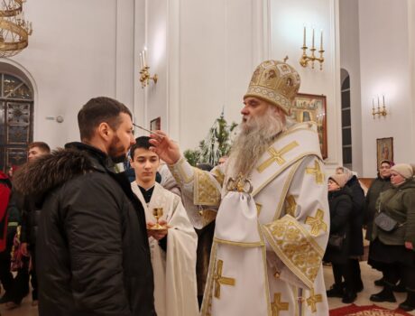В канун праздника Рождества Христова Преосвященнейший епископ Савва совершил всенощное бдение в Свято-Николаевском кафедральном соборе города Валуйки