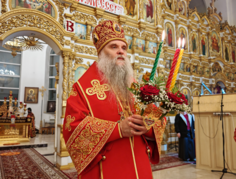 Преосвященнейший епископ Валуйский и Алексеевский Савва совершил ночное Пасхальное богослужение в Свято-Николаевском кафедральном соборе города Валуйки