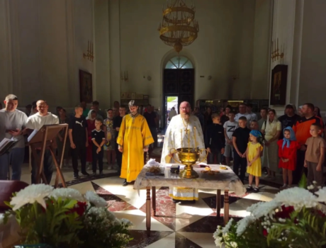 В Свято-Николаевском кафедральном соборе города Валуйки был совершен молебен перед началом учебного года